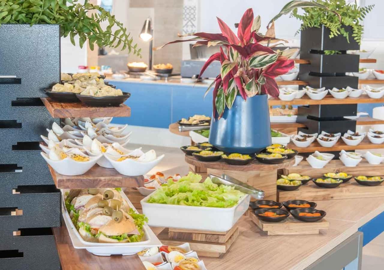 Enjoy Solar Das Aguas Park Resort Olímpia Zewnętrze zdjęcie A buffet at a hotel